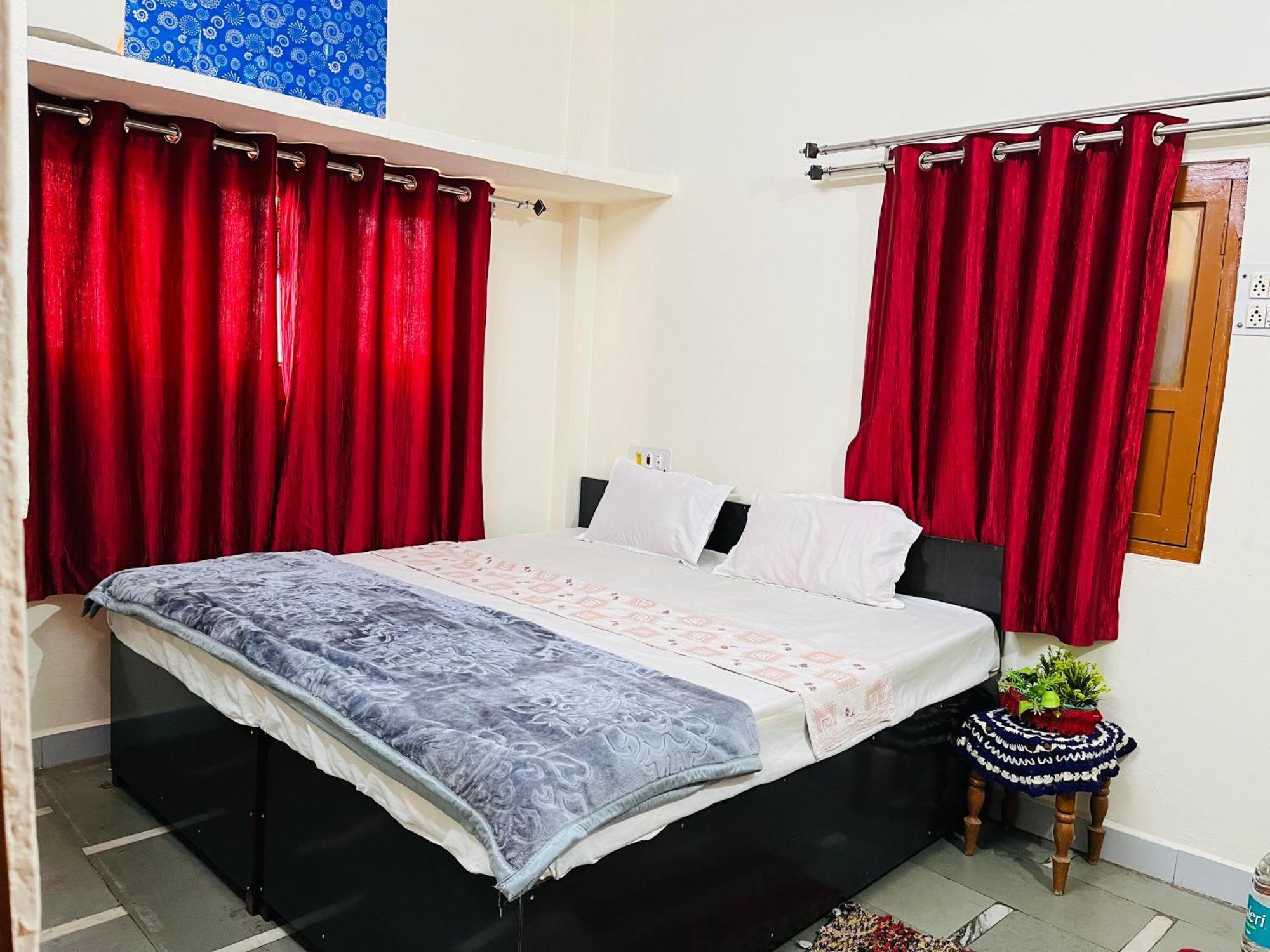 Tiwari G Home Stay 우자인 외부 사진