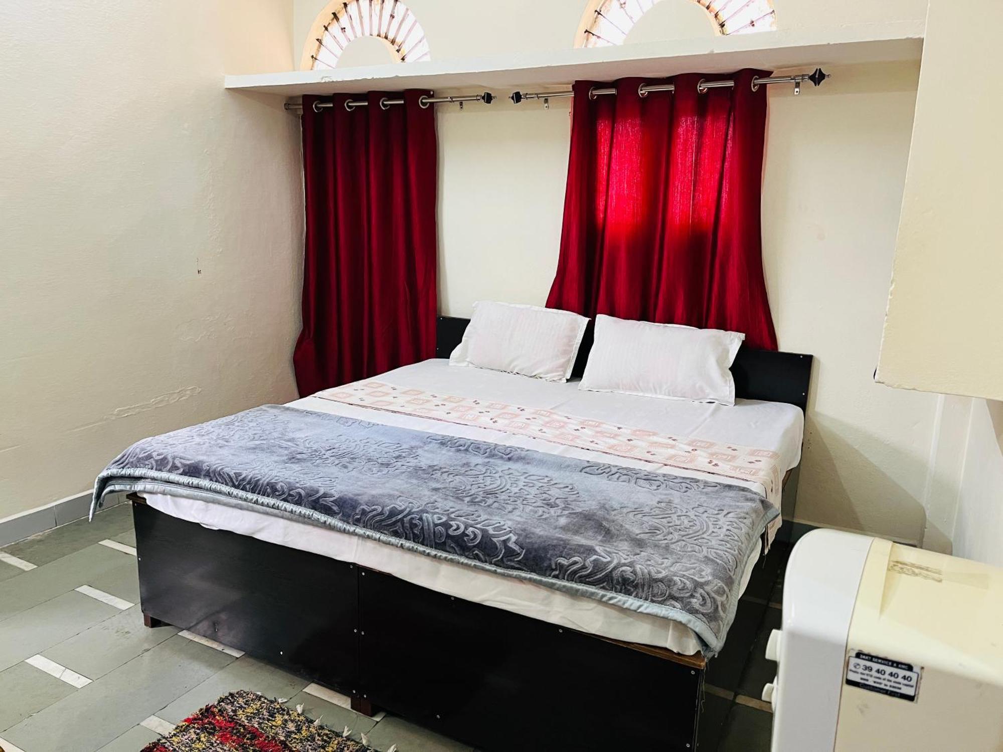 Tiwari G Home Stay 우자인 외부 사진