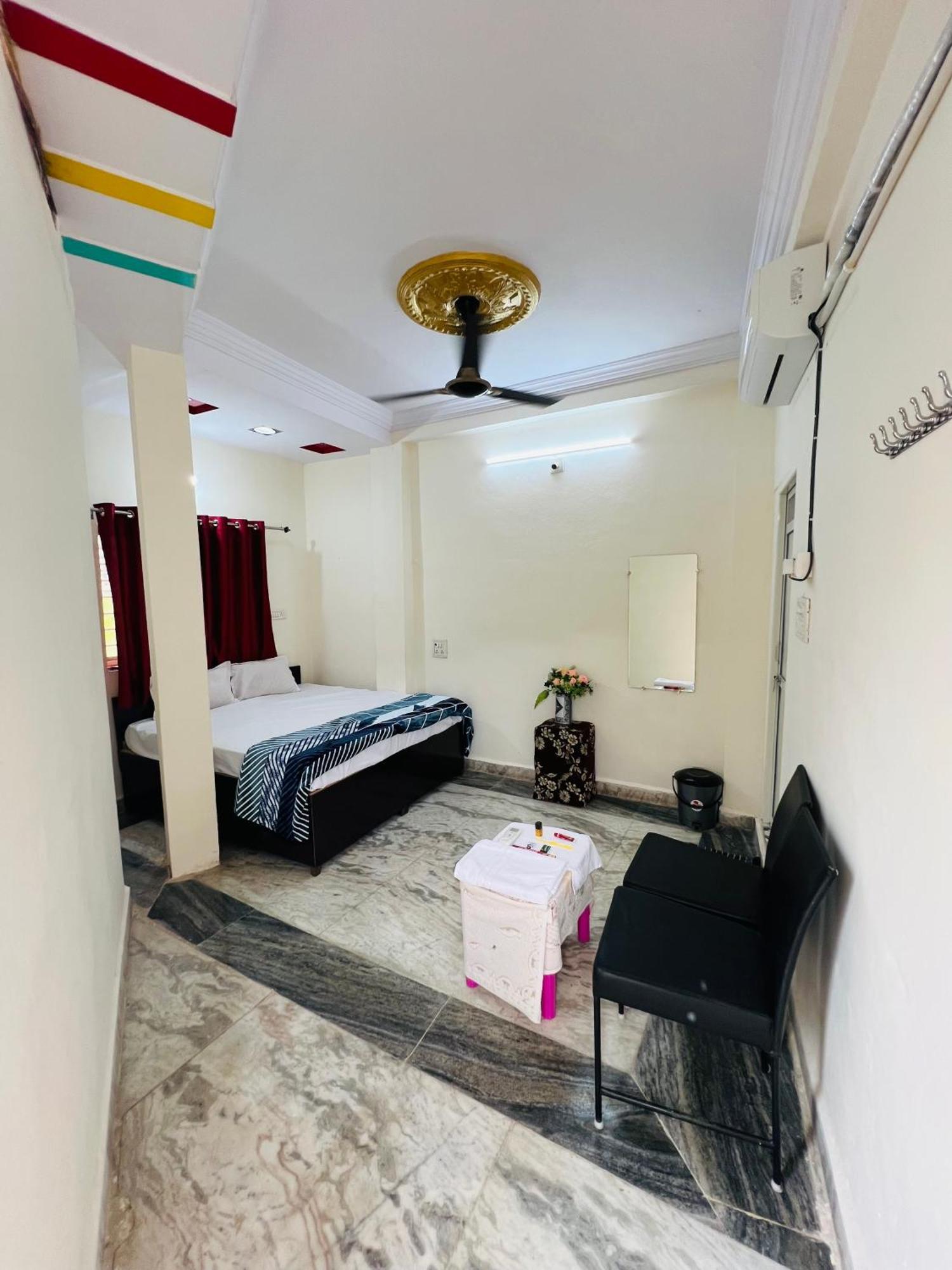 Tiwari G Home Stay 우자인 외부 사진