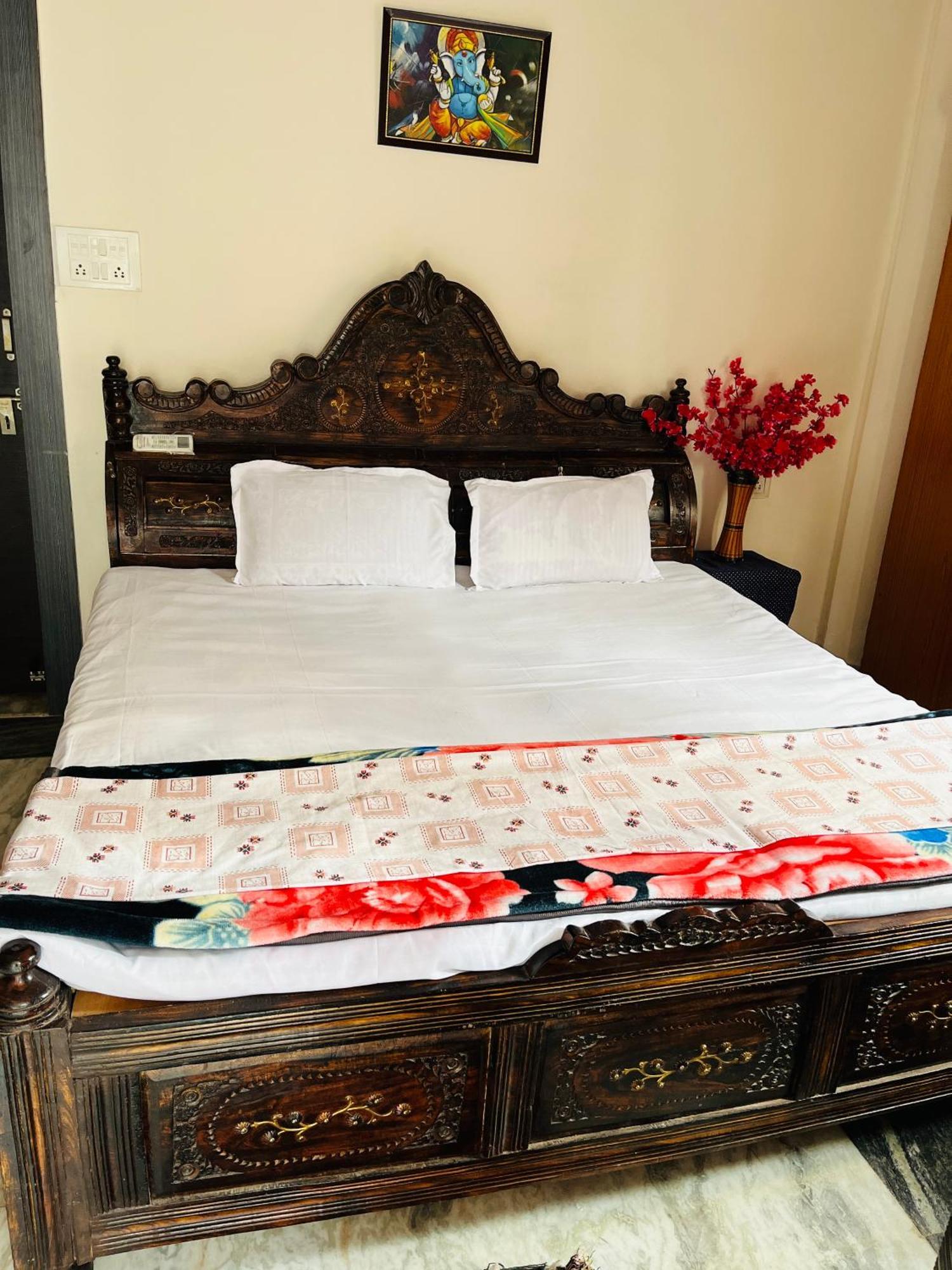 Tiwari G Home Stay 우자인 외부 사진